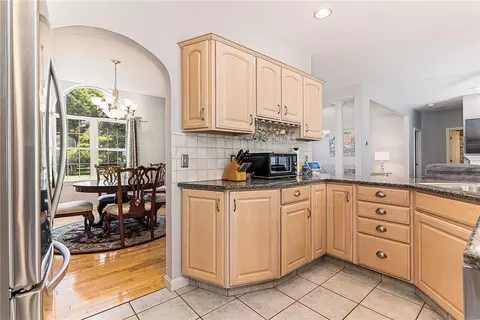 Kitchen - 2 Evergreen Ln, Westerly, RI 02891 photo 3 of 5