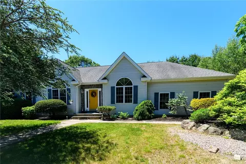 2 Evergreen Ln, Westerly, RI 02891