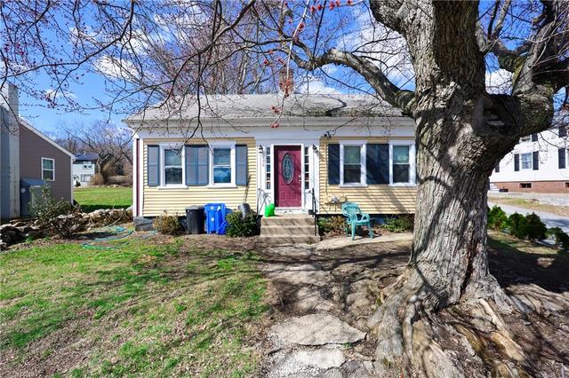 196 Simmonsville Ave, Johnston, RI 02919