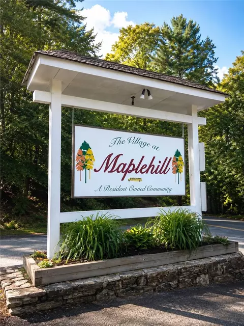 10 Woodridge Dr, Mapleville, RI 02839