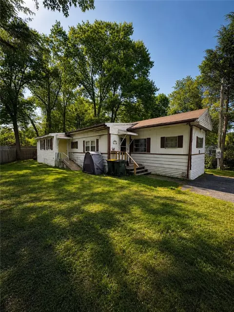 Exterior - 10 Woodridge Dr, Mapleville, RI 02839 photo 1 of 3