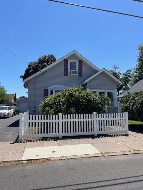 217 Evergreen St, Pawtucket, RI 02861