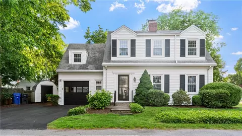 20 Bowen St, East Providence, RI 02916