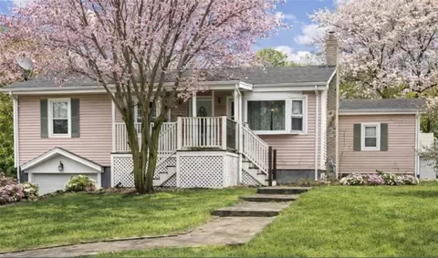 5 Grove St, Plainville, MA 02762