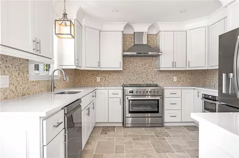 Kitchen - 4 Shore Rd, Westerly, RI 02891 photo 1 of 6