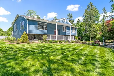 4 Shore Rd, Westerly, RI 02891