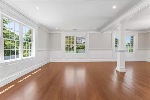 Living - 4 Shore Rd, Westerly, RI 02891 photo 5 of 7