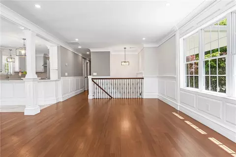 Living - 4 Shore Rd, Westerly, RI 02891 photo 3 of 7