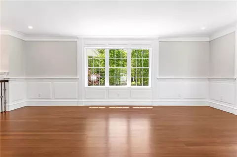 Living - 4 Shore Rd, Westerly, RI 02891 photo 1 of 7