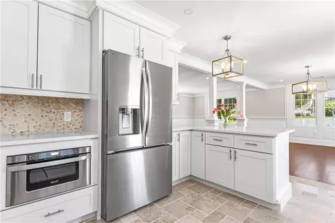 Kitchen - 4 Shore Rd, Westerly, RI 02891 photo 4 of 6