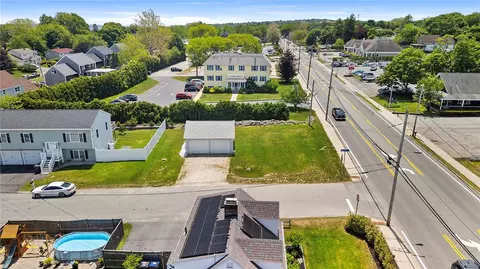 3055 E Main Rd, Portsmouth, RI 02971