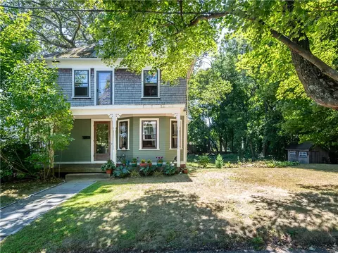12 Manton St, East Greenwich, RI 02818