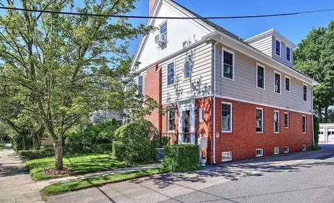 20 Grotto Ave, Providence, RI 02906