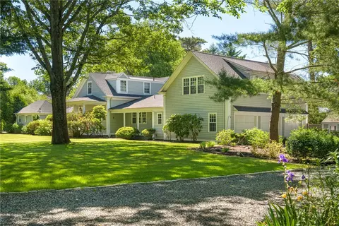 27 Cedar Ave, Barrington, RI 02806
