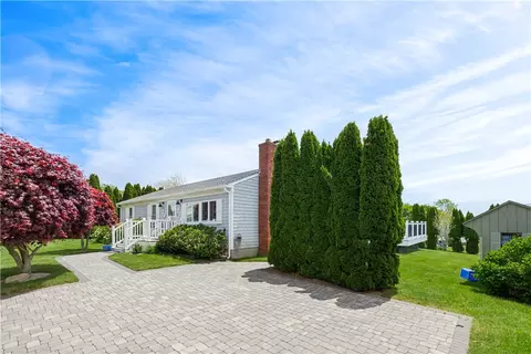 35 Willow Ave, Narragansett, RI 02882