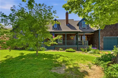 82 Clinton Ave, Jamestown, RI 02835