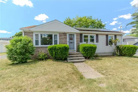 39 Fairview Ave, East Providence, RI 02914
