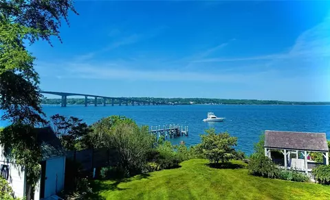213 Seaside Dr, Jamestown, RI 02835