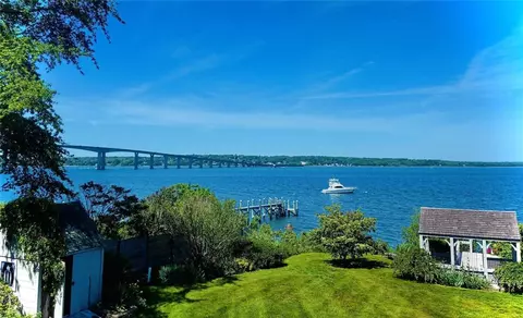 213 Seaside Dr, Jamestown, RI 02835