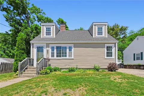 14 Jenks St, East Providence, RI 02914
