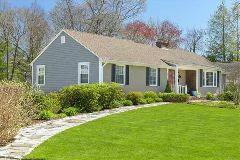 20 Bullock Ave, Barrington, RI 02806