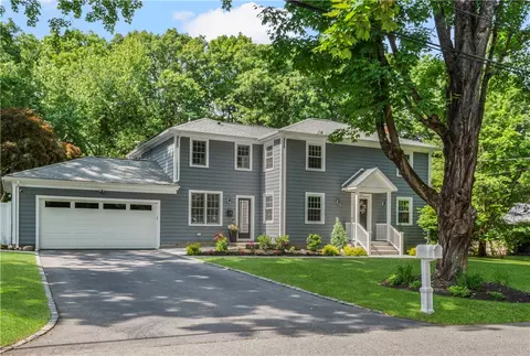 27 Christine Dr, Barrington, RI 02806