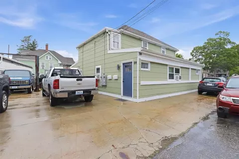 20 Oakton St, Woonsocket, RI 02895