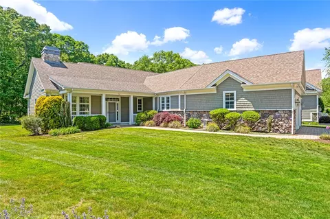 14 Newbury Dr, Westerly, RI 02891