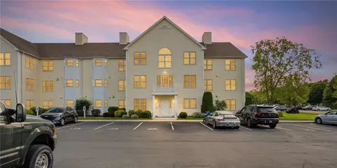 15 Saw Mill Dr #307, North Kingstown, RI 02852