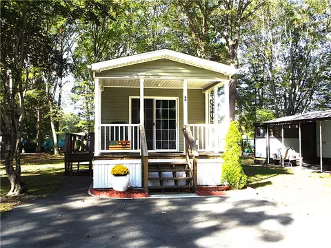 40 Leisure Way, Coventry, RI 02816