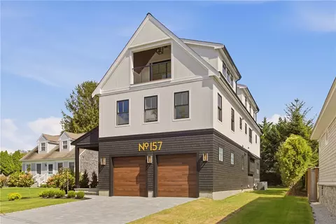 157 Ellery Ave, Middletown, RI 02842