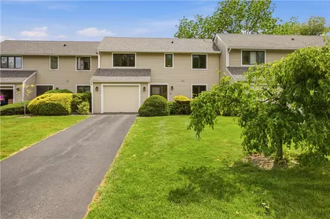13 Fox Run, Portsmouth, RI 02871