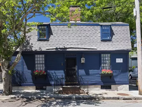 15 Willow St, Newport, RI 02840