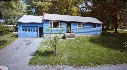 39 Juniper Dr, Ashaway, RI 02804