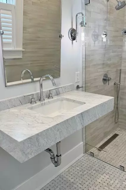 Bath - 39 Avondale Rd, Westerly, RI 02891 photo 2 of 6