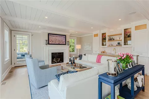 Living - 39 Avondale Rd, Westerly, RI 02891 photo 2 of 2