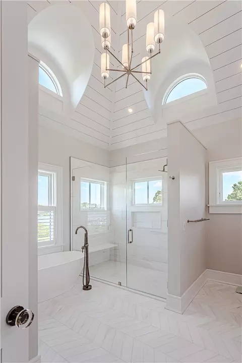 Bath - 39 Avondale Rd, Westerly, RI 02891 photo 4 of 6