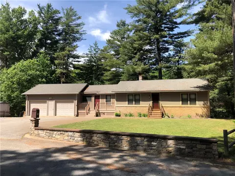 20 Richard St, Smithfield, RI 02917