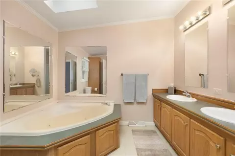 Bath - 8 King Philip Rd, Coventry, RI 02816 photo 2 of 3