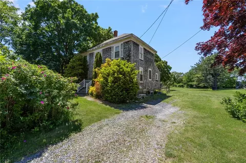 469 Wapping Rd, Portsmouth, RI 02871