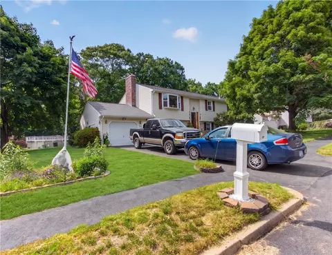 27 Metro Dr, Coventry, RI 02816