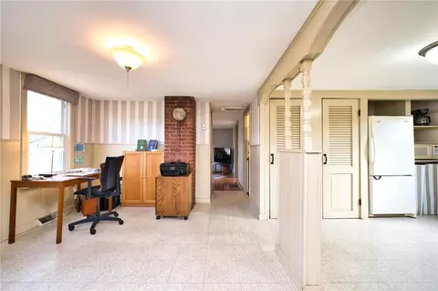 Entry Way - 138 Willow Ave, Little Compton, RI 02837 photo 2 of 5