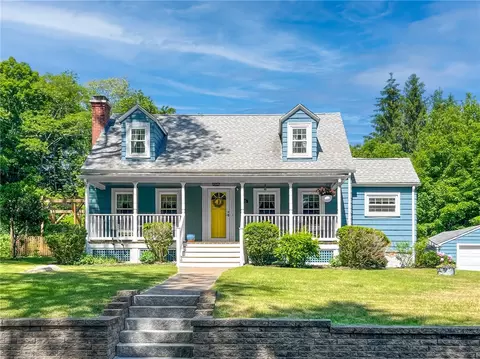 335 Eagle Peak Rd, Pascoag, RI 02859