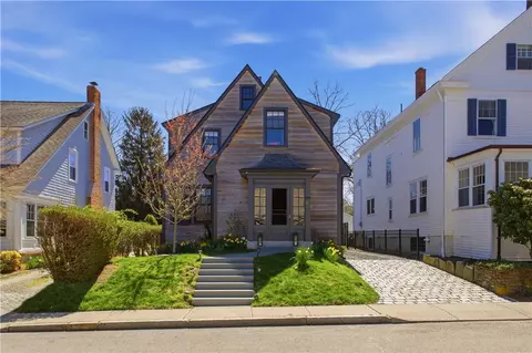 13 Greenough Pl, Newport, RI 02840