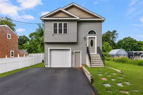 29 Idaho St, Coventry, RI 02816