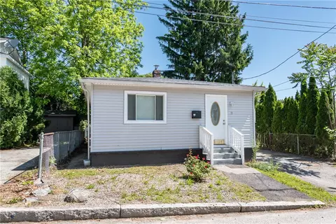 33 Ridge St, Cranston, RI 02920