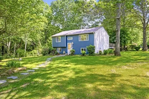 107 Huckleberry Rd, North Kingstown, RI 02852