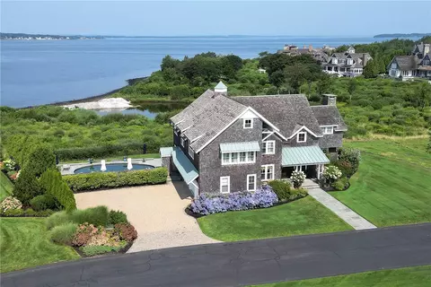 178 Carnegie Harbor Dr, Portsmouth, RI 02871