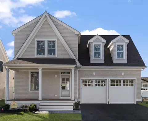 12 Lookout Ln, Portsmouth, RI 02871