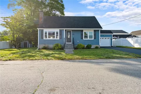 9 Castro St, Rumford, RI 02916